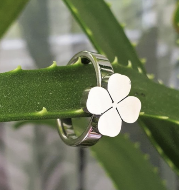 Four-Leaf Clover Classic Ring - Image 2