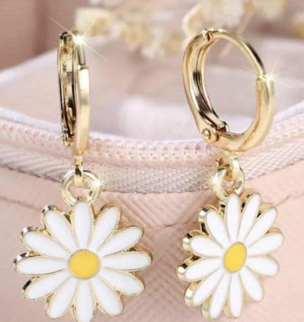 Daisy Earrings - Image 3